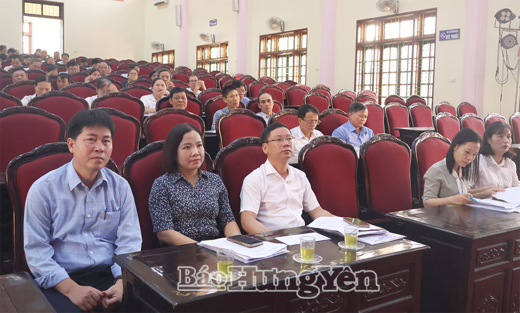 Các đại biểu dự họp.