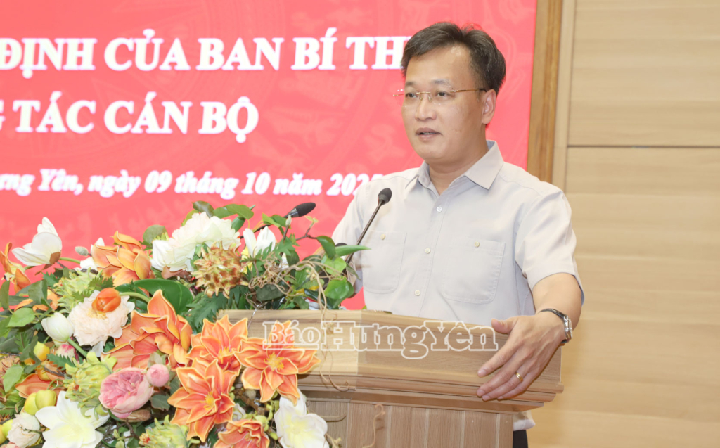 Đồng chí Bí thư Tỉnh ủy Nguyễn Hữu Nghĩa phát biểu tại hội nghị.