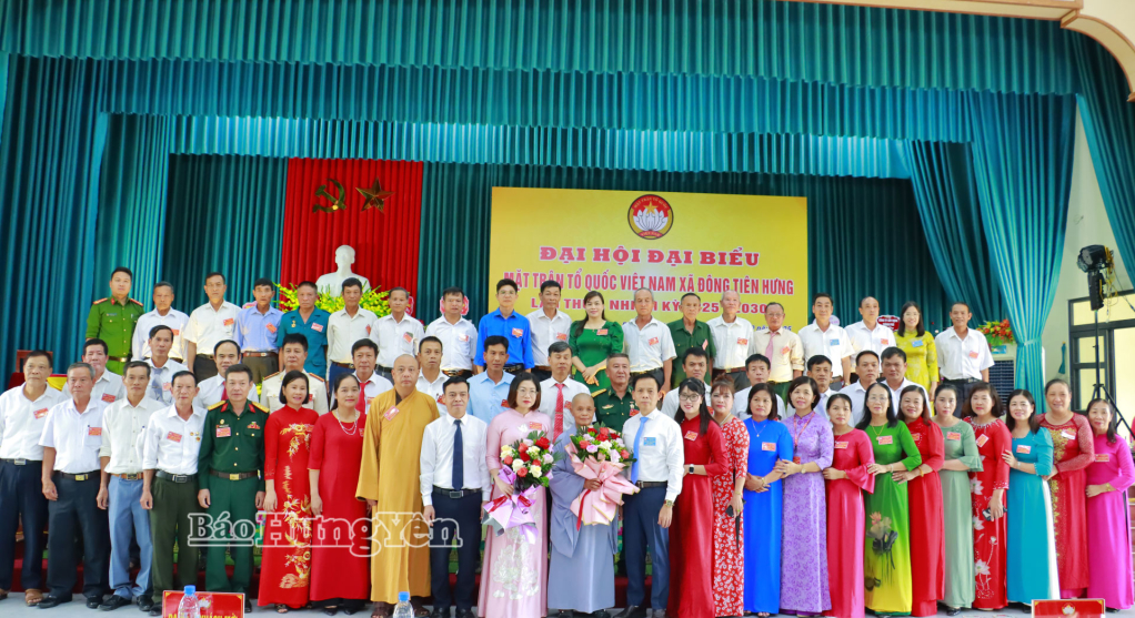  Ủy ban MTTQ Việt Nam xã Đông Tiên Hưng khóa I, nhiệm kỳ 2025 - 2030 ra mắt tại Đại hội.