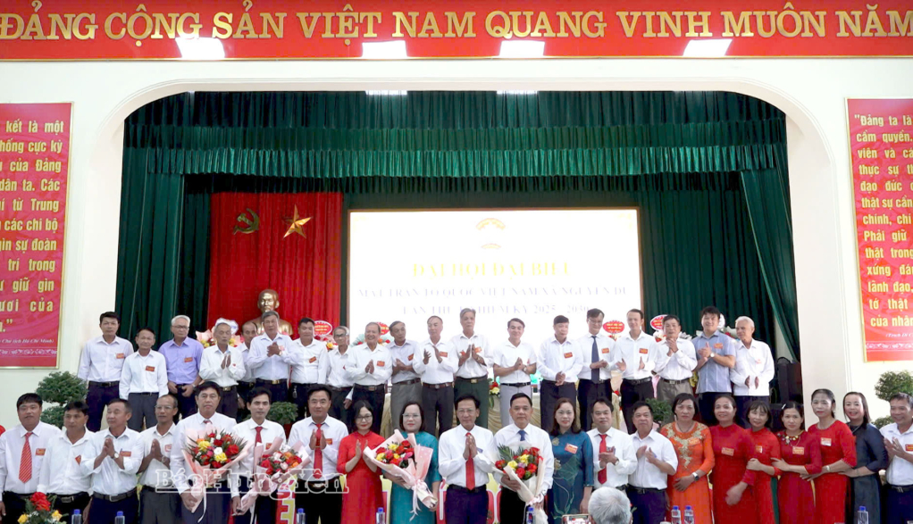 Ủy ban MTTQ Việt Nam xã Nguyễn Du khóa I, nhiệm kỳ 2025 – 2030 ra mắt tại Đại hội. Ảnh: Xuân Phương