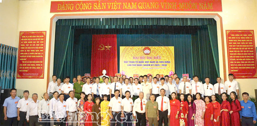 Ủy ban MTTQ Việt Nam xã Tiên Hưng khóa I, nhiệm kỳ 2025 - 2030 ra mắt Đại hội. Ảnh: Thu Hiền