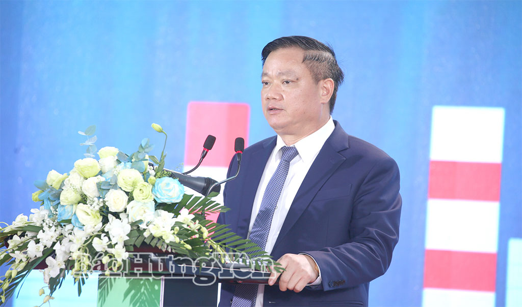 Đồng chí Nguyễn Khắc Thận, Phó Bí thư Tỉnh ủy, Chủ tịch UBND tỉnh phát biểu tại lễ khởi công.