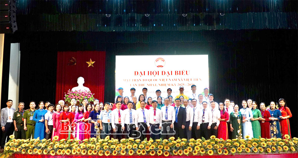 Các đại biểu và các thành viên Ủy ban MTTQ xã Việt Tiến, nhiệm kỳ 2025 - 2030.