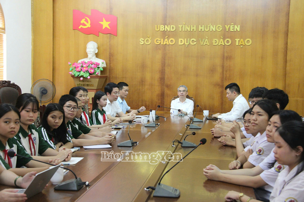 Các đại biểu dự hội nghị.
