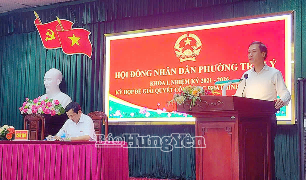 Lãnh đạo phường Trà Lý phát biểu tại kỳ họp.