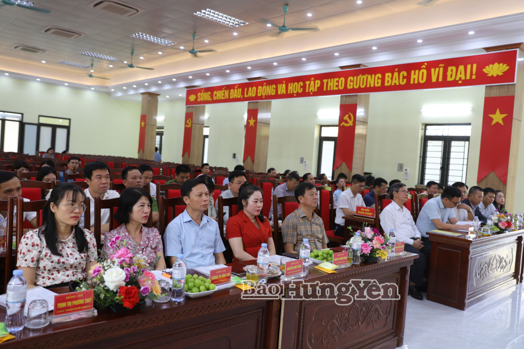 Các đại biểu dự buổi gặp mặt.