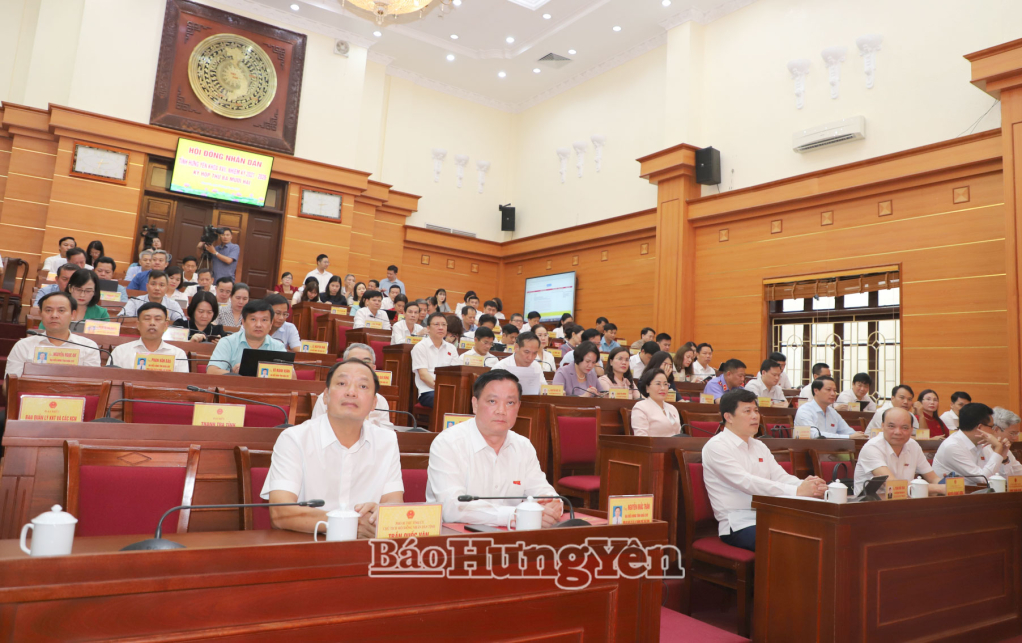 Các đại biểu dự kỳ họp.