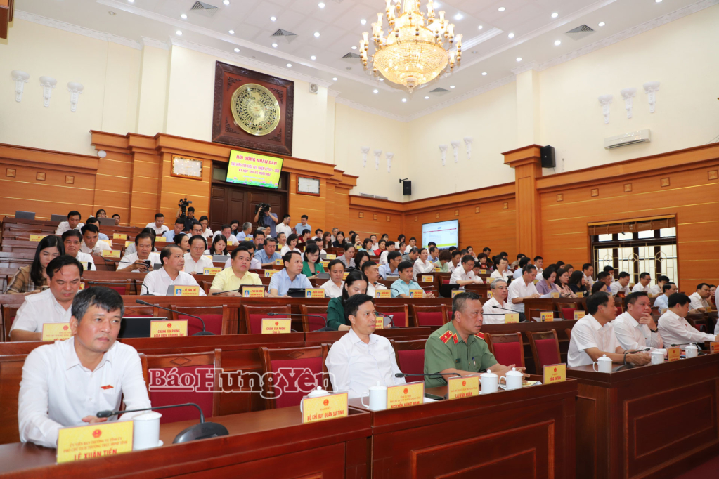 Các đại biểu dự kỳ họp.