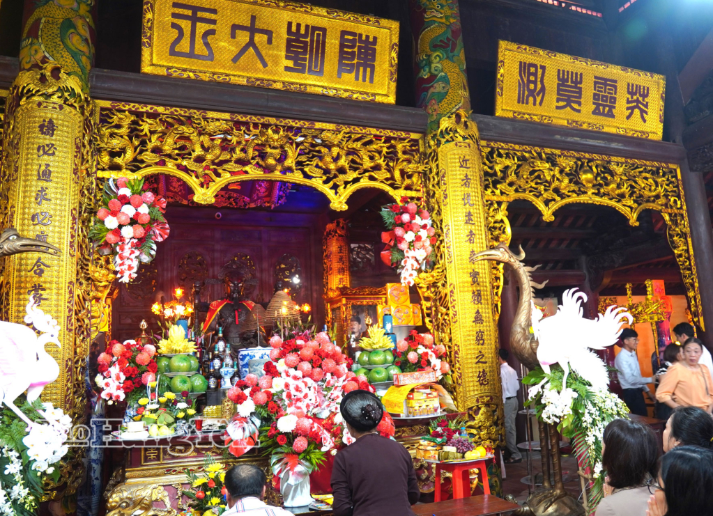 Đền A Sào đón tiếp đông nhân dân về dâng hương tế lễ.