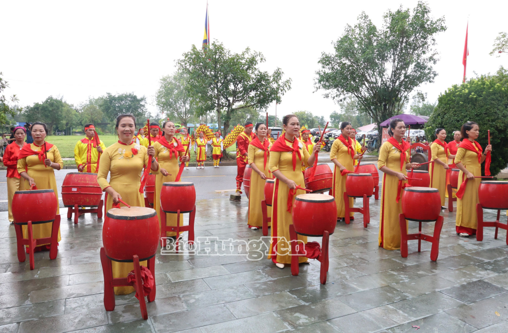 Màn trống hội tại buổi lễ.