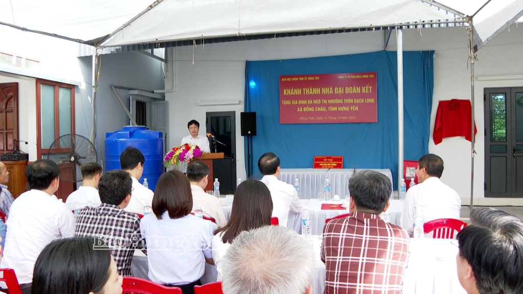 Đồng chí Phó Bí thư Thường trực Tỉnh ủy Trần Quốc Toản phát biểu tại buổi lễ.
