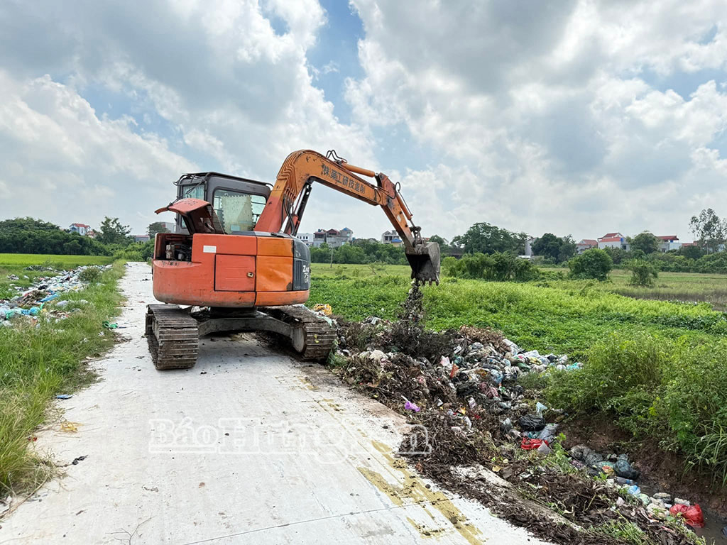 Xã Nguyễn Trãi xử lý vấn đề rác thải sinh hoạt tại cơ sở.