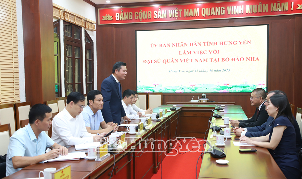 Quang cảnh buổi làm việc.