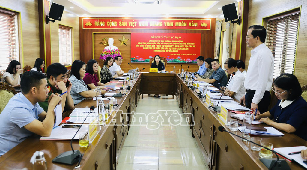 Các đại biểu tham dự buổi làm việc.
