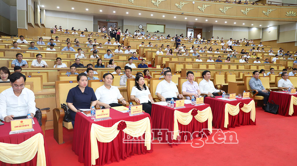 Các đại biểu dự hội nghị.