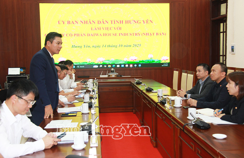 Đồng chí Phó Chủ tịch UBND tỉnh Nguyễn Lê Huy phát biểu tại buổi làm việc.