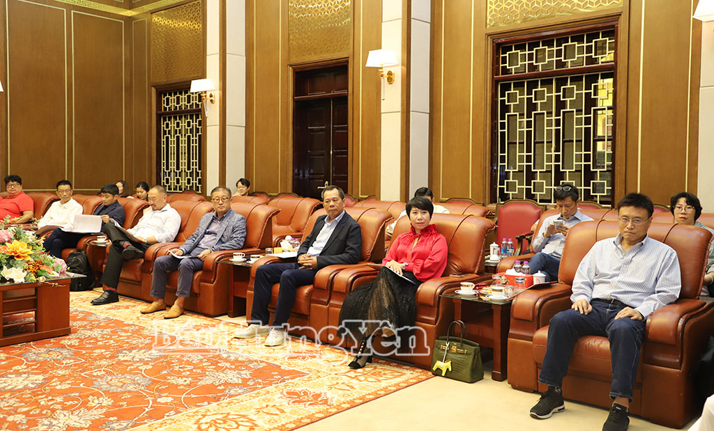 Đại biểu Liên danh Tập đoàn Makara Capital Partners tại buổi làm việc.