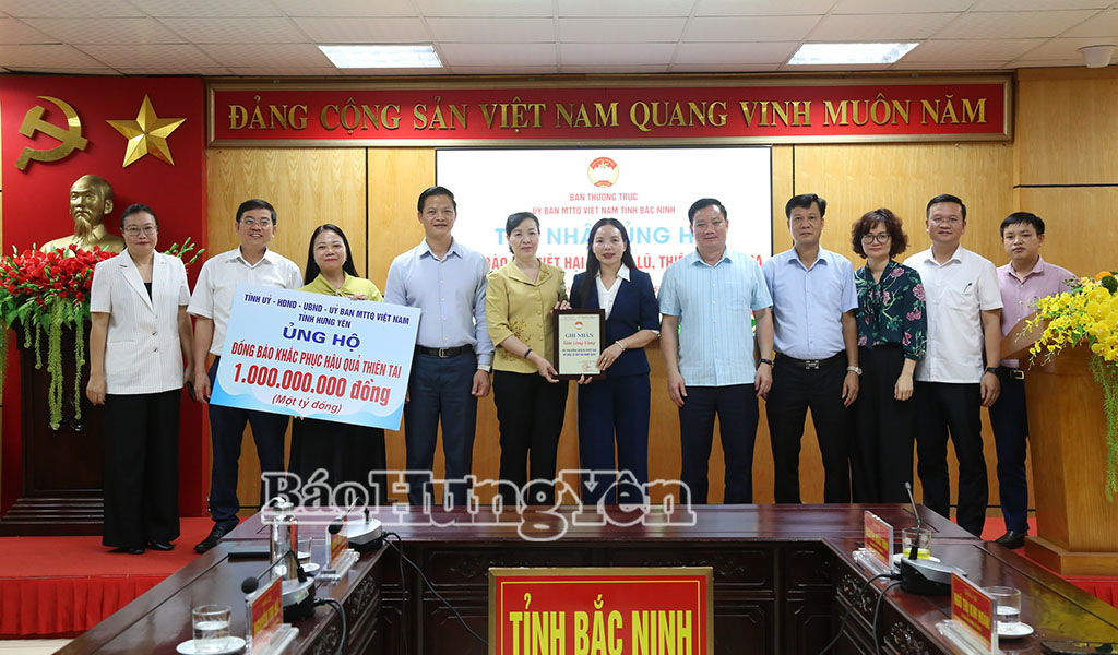 Ủy ban MTTQ Việt Nam tỉnh Bắc Ninh trao Bằng ghi nhận Tấm lòng vàng tri ân Đảng bộ, chính quyền và Nhân dân tỉnh Hưng Yên.