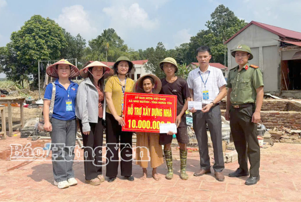 Bà Nguyễn Thị Tám, ở xã Phú Bình (tỉnh Thái Nguyên), được hỗ trợ xây nhà sau thiên tai.