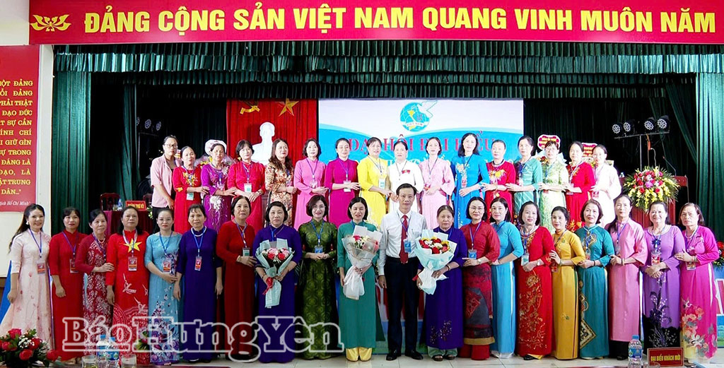 Ban Chấp hành Hội LHPN phường Trần Hưng Đạo nhiệm kỳ 2025 - 2030 ra mắt. Ảnh: Minh Nguyệt