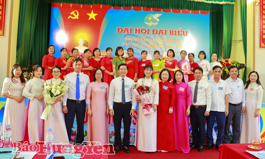 Ban Chấp hành Hội LHPN xã Nam Đông Hưng, nhiệm kỳ 2025 - 2030 ra mắt Đại hội. Ảnh: Thu Hiền