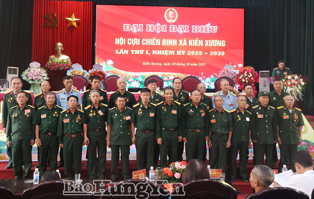 Ban Chấp hành Hội CCB xã Kiến Xương, nhiệm kỳ 2025 – 2030 ra mắt Đại hội. Ảnh: Thu Thủy