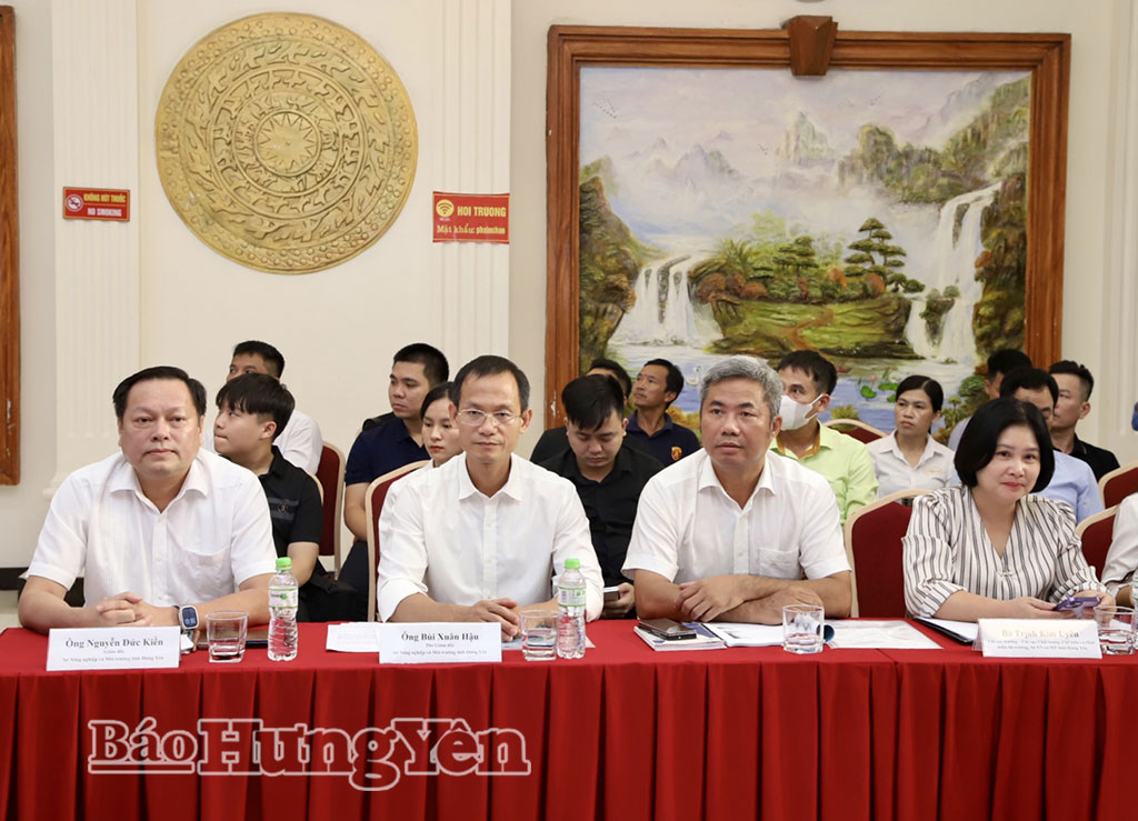 Các đại biểu của tỉnh tham dự hội nghị.