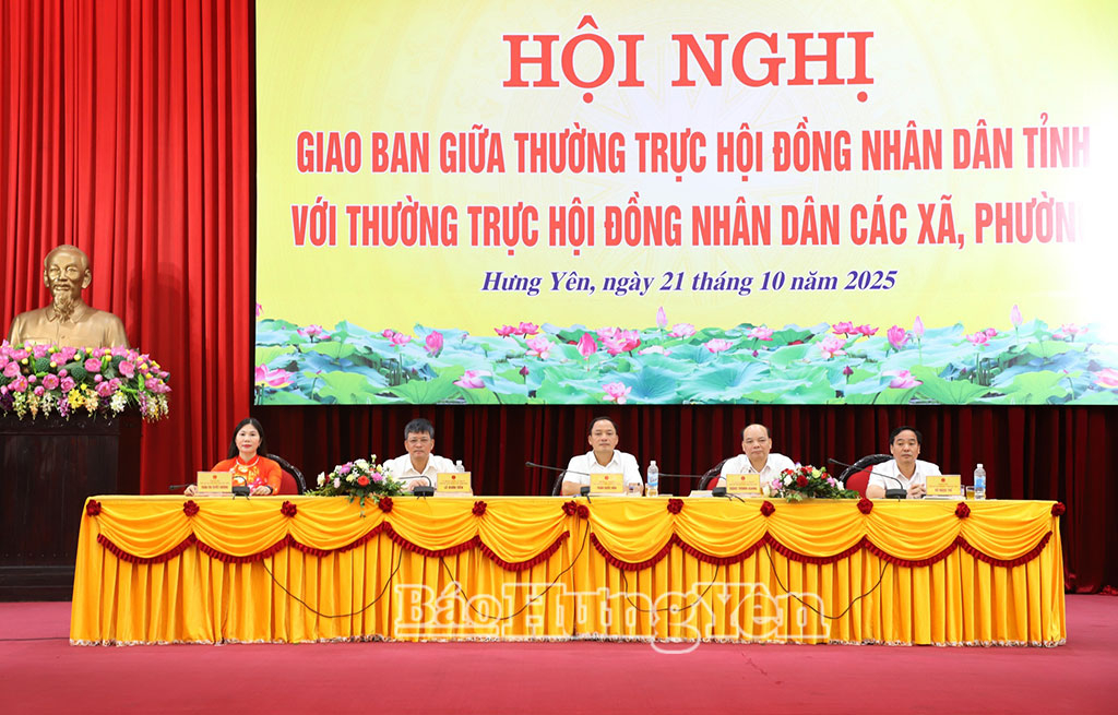 Các đồng chí lãnh đạo HĐND tỉnh chủ trì hội nghị.