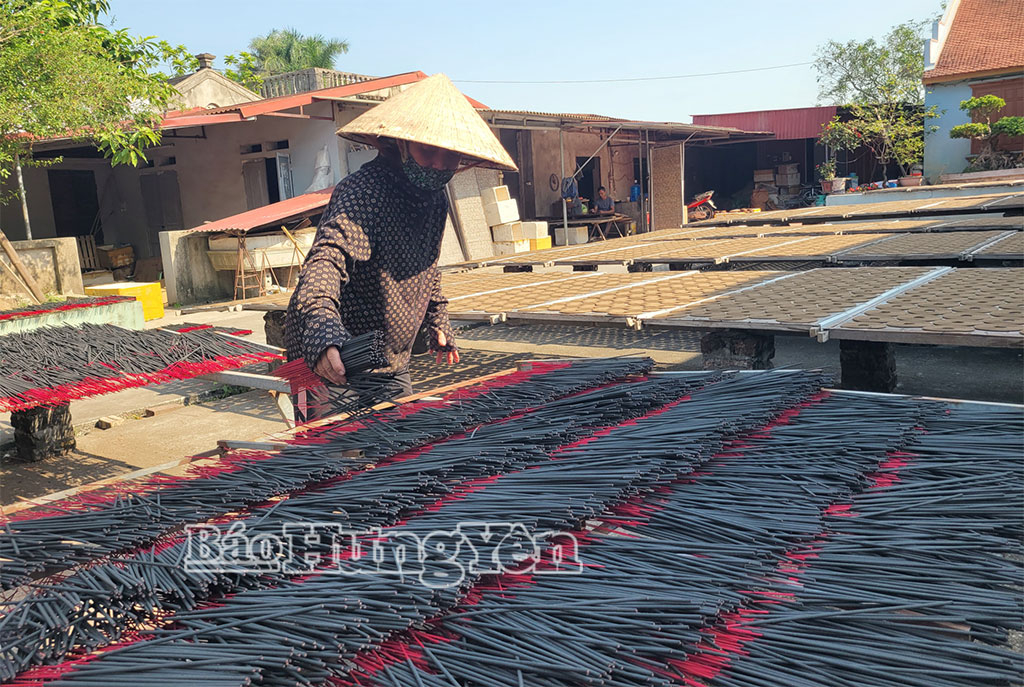 Phơi hương trong ngày nắng.