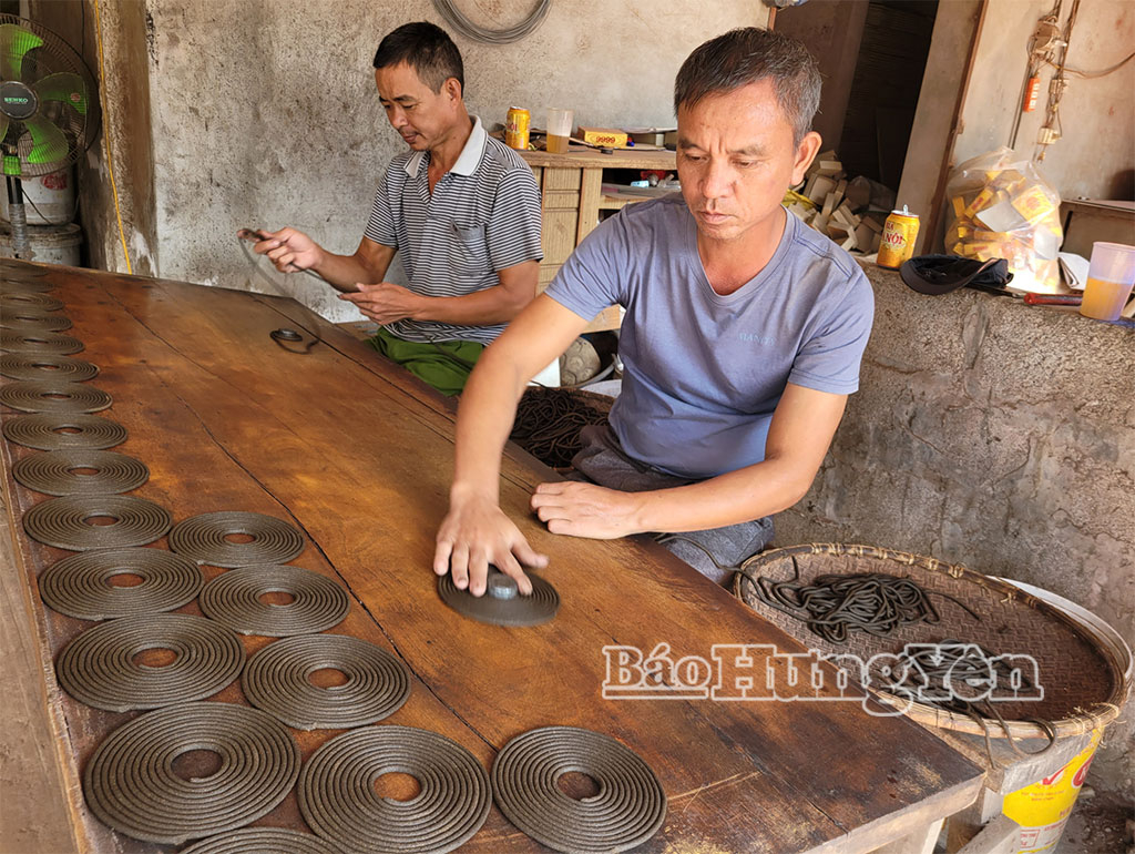 Quấn hương vòng.