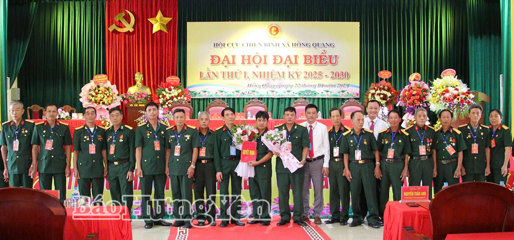 Ban Chấp hành Hội Cựu chiến binh xã Hồng Quang khóa I ra mắt Đại hội. 