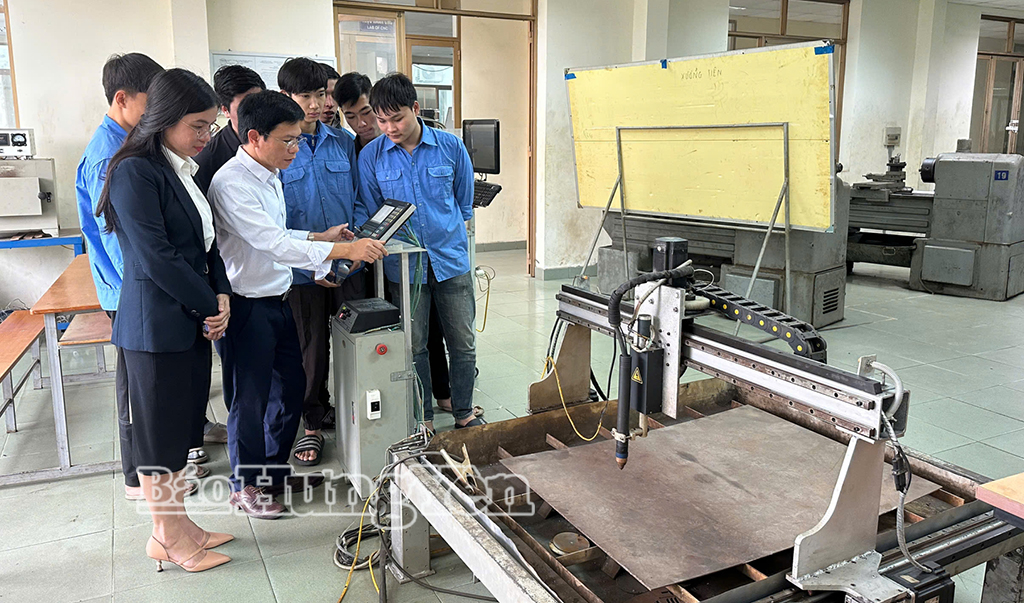Sinh viên Trường Đại học Thái Bình trong tiết thực hành.