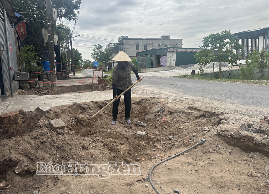 Gần hai trăm hộ dân thôn Đồng Châu Nội tự nguyện tháo dỡ công trình, di chuyển cây cối và bàn mặt bằng để mở rộng đường ĐT.464.