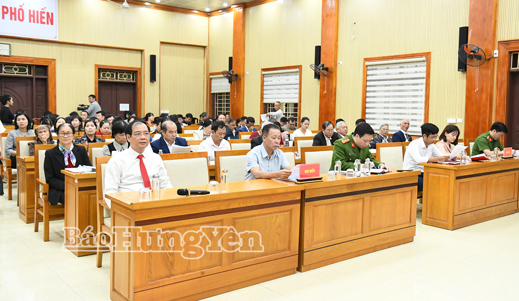 Các đại biểu dự kỳ họp.