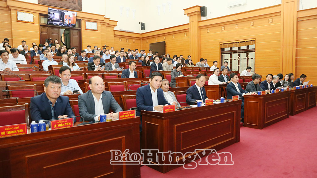 Các đại biểu dự hội nghị tại điểm cầu của tỉnh.