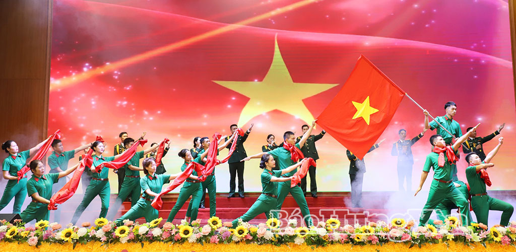 Chương trình văn nghệ tại buổi gặp mặt.