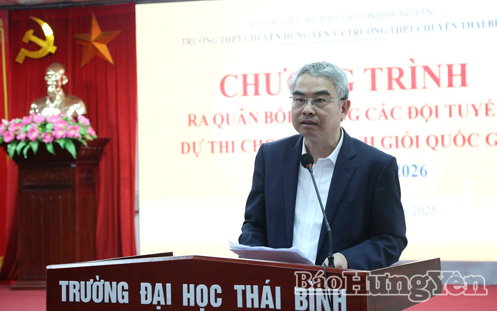 Đồng chí Phạm Đồng Thụy, Ủy viên Ban Thường vụ Tỉnh ủy, Giám đốc Sở Giáo dục và Đào tạo phát biểu giao nhiệm vụ cho các đội tuyển dự thi chọn học sinh giỏi THPT quốc gia năm học 2025 – 2026.