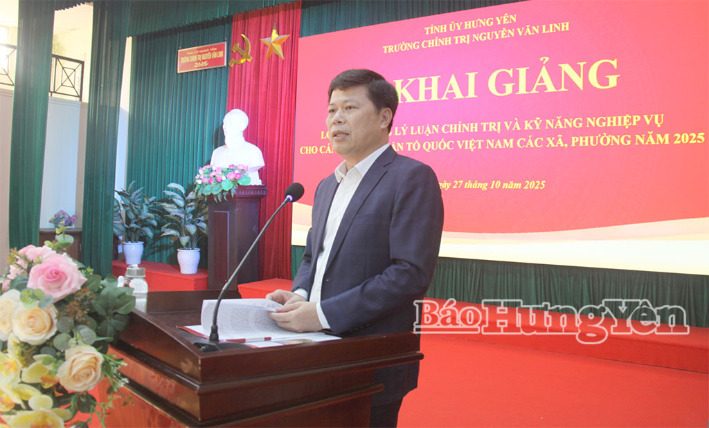 Đồng chí Trần Quốc Toản, Phó Bí thư Thường trực Tỉnh ủy phát biểu tại lễ khai giảng.