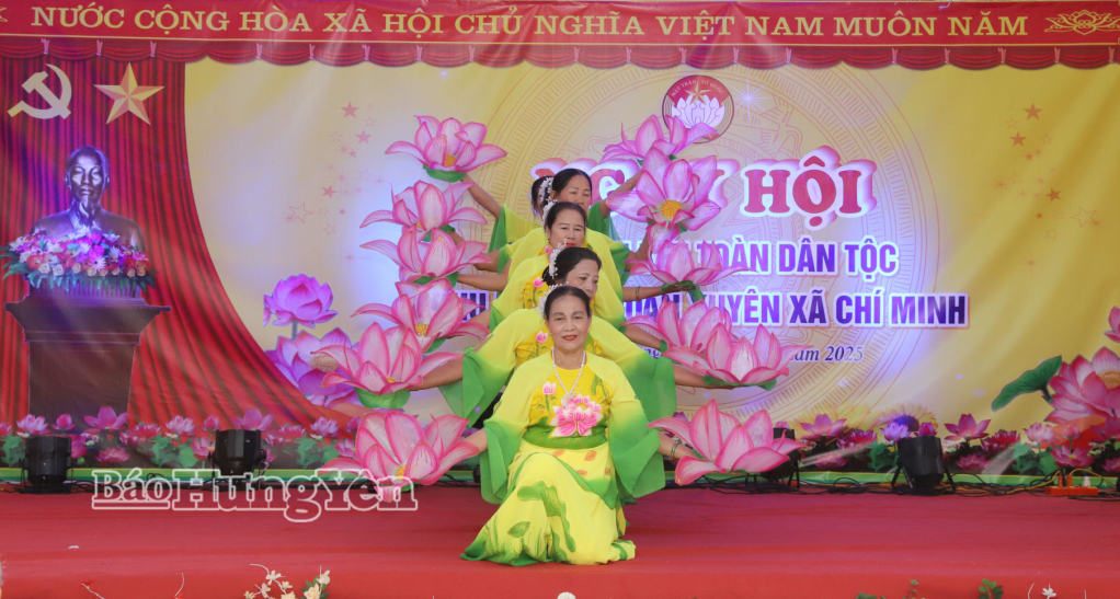 Một tiết mục văn nghệ chào mừng Ngày hội.