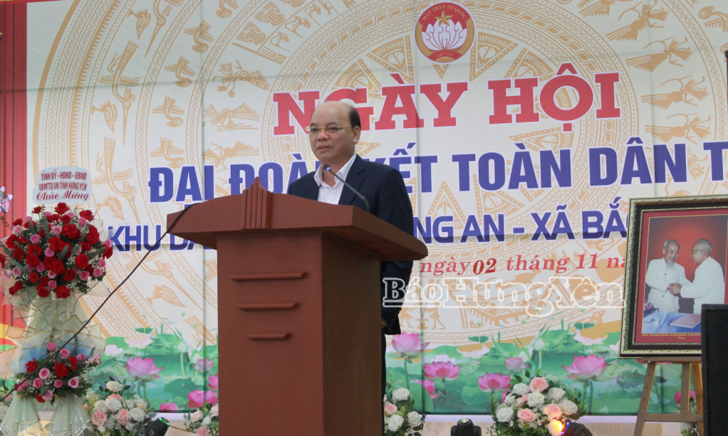 Đồng chí Đặng Thanh Giang, Ủy viên Ban Thường vụ Tỉnh ủy, Phó Chủ tịch HĐND tỉnh phát biểu tại Ngày hội Đại đoàn kết toàn dân tộc thôn Đông An, xã Bắc Đông Quan.