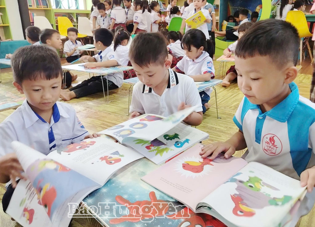 Tiết đọc thư viện của học sinh Trường Tiểu học Duyên Hải (xã Diên Hà).