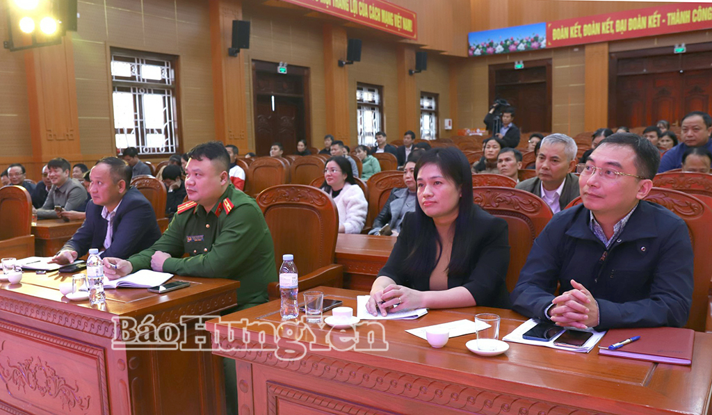 Cán bộ, đảng viên dự hội nghị lấy ý kiến đóng góp vào dự thảo văn kiện trình Đại hội XIV của Đảng.