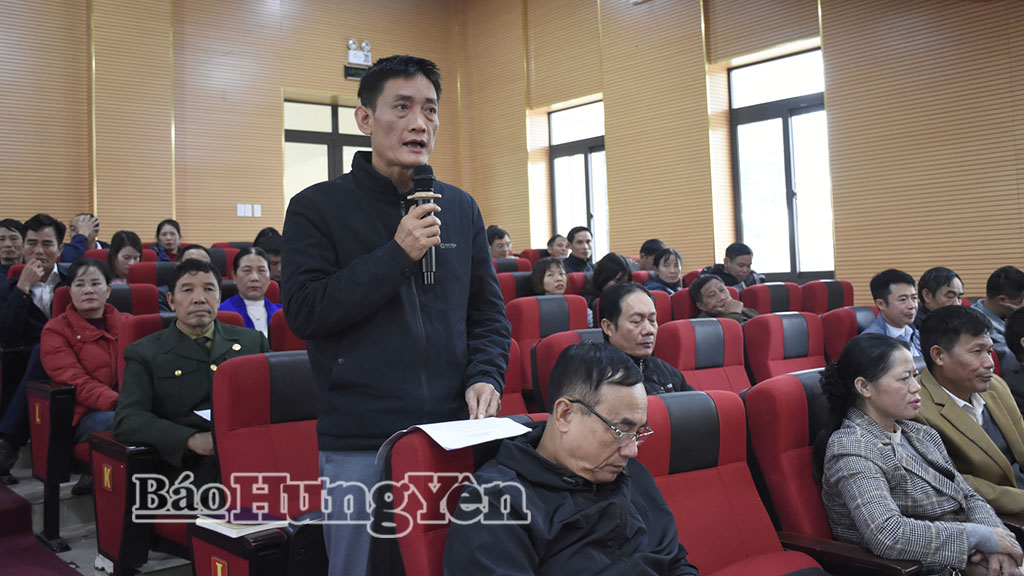 Cử tri xã Tống Trân phát biểu tại hội nghị. Ảnh: Vũ Huế 