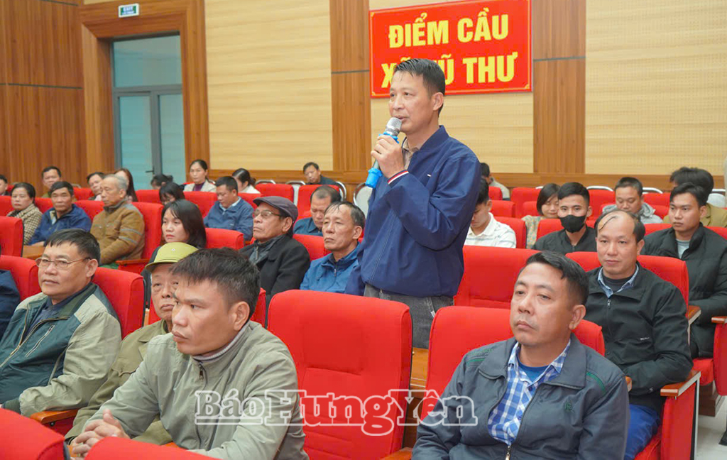 Cử tri xã Vũ Thư phát biểu  tại hội nghị. Ảnh: Hữu Phước 