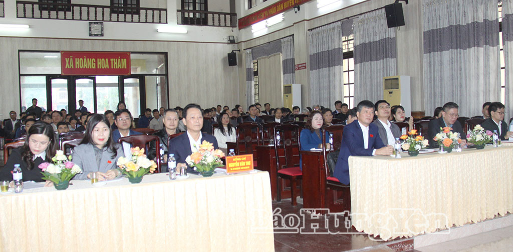 Toàn cảnh hội nghị tiếp xúc cử tri. Ảnh: Vũ Huế