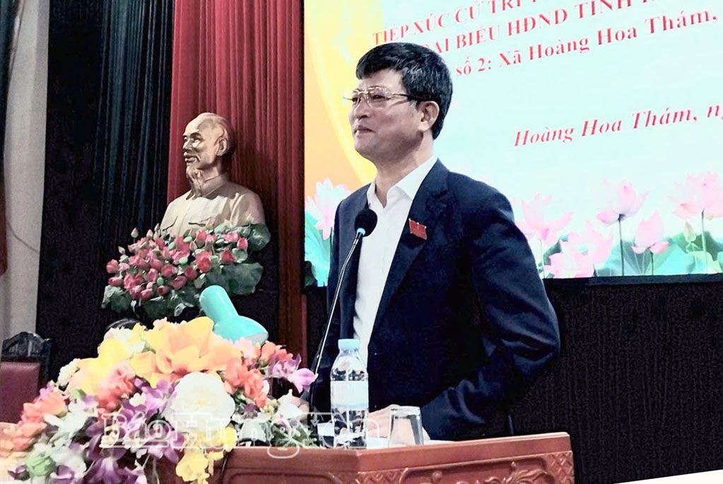 Đồng chí Lê Xuân Tiến, Ủy viên Ban Thường vụ Tỉnh ủy, Phó Chủ tịch Thường trực HĐND tỉnh phát biểu tại hội nghị. Ảnh: Vũ Huế