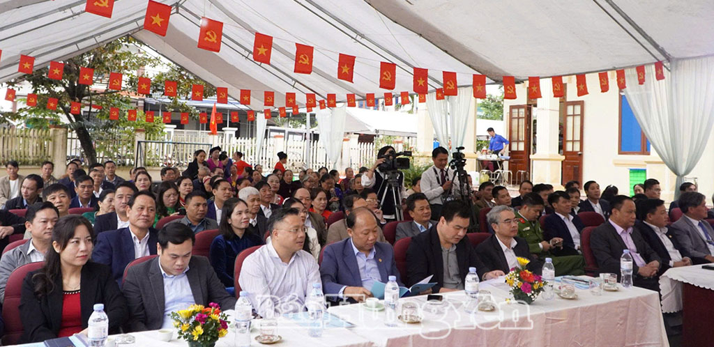 Các đại biểu và Nhân dân tham dự Ngày hội Đại đoàn kết tại KDC Kim Tháp.