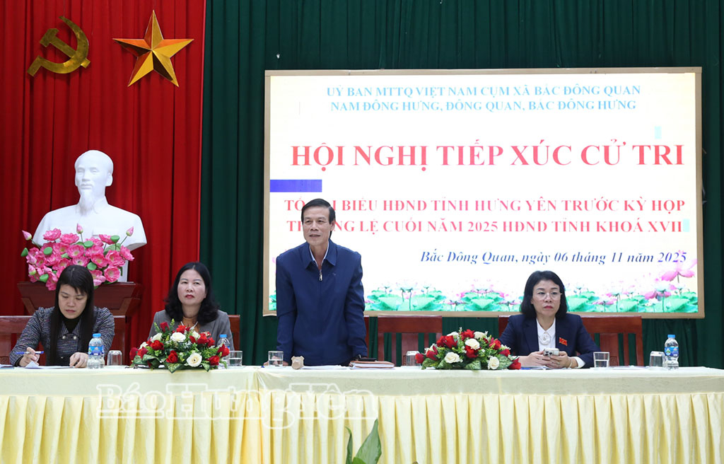 Đại diện Tổ đại biểu số 15 HĐND tỉnh tiếp thu, giải trình các vấn đề cử tri ý kiến, kiến nghị thuộc thẩm quyền tại hội nghị. Ảnh: Trịnh Cường