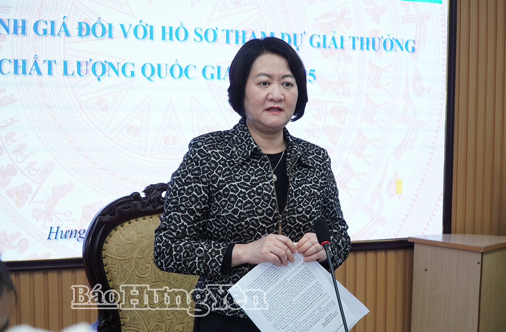 Đồng chí Thái Thị Thu Hường, Giám đốc Sở Khoa học và Công nghệ, Chủ tịch Hội đồng sơ tuyển phát biểu tại hội nghị.