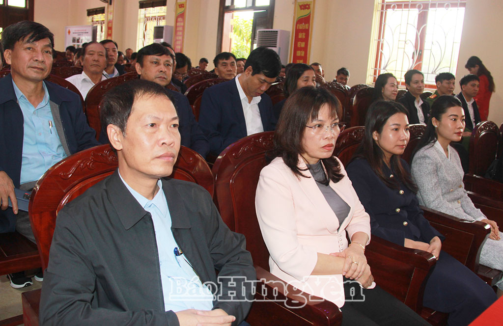 Các đại biểu dự hội nghị tiếp xúc cử tri tại xã Hồng Quang. Ảnh: Vi Ngoan